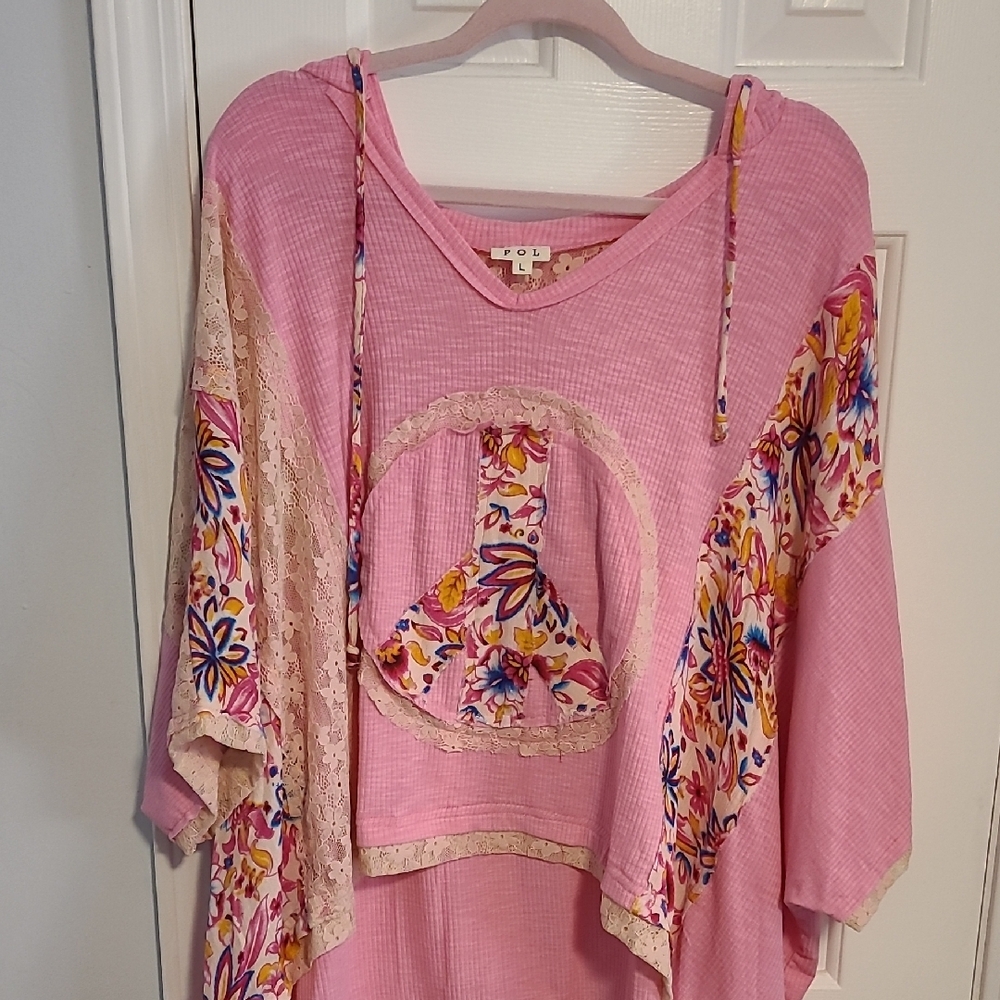 POL NWOT Pink Floral Poncho style top with hood. Peace sign patchwork.